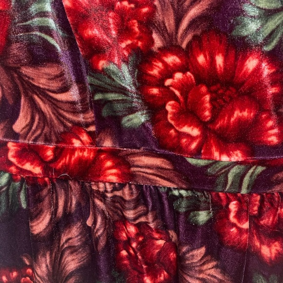 Forever 21 + Floral Velvet Tie Dress Size 2X - Picture 3 of 4